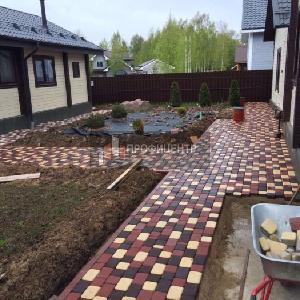 тротуарная плитка во дворе частного дома фотo и цена тротуарная плитка во дворе частного дома фотo и цена