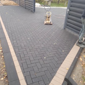 тротуарная плитка во дворе частного дома фотo и цена тротуарная плитка во дворе частного дома фотo и цена