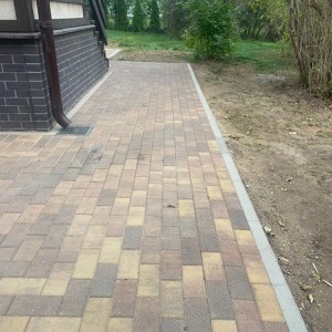 тротуарная плитка во дворе частного дома фотo и цена тротуарная плитка во дворе частного дома фотo и цена